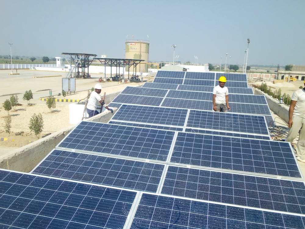 solar panel fixing employees