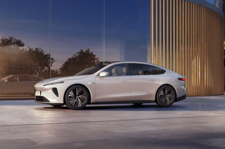 Nio Unveils the New Nio ET7 Sedan Starting at 428,000 Yuan 1 Nio ET7 sedan